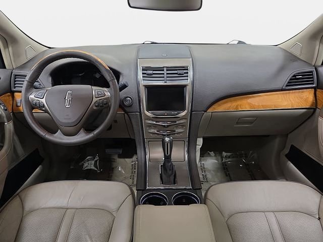 Used 2015 White Lincoln Base image 10