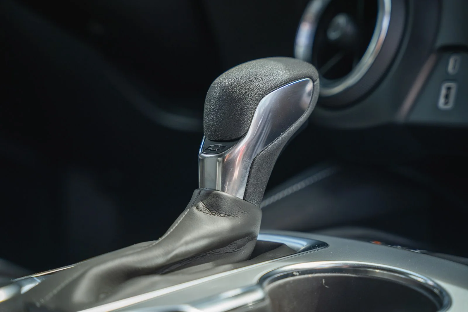 Used 2024 White Chevrolet LT image 30
