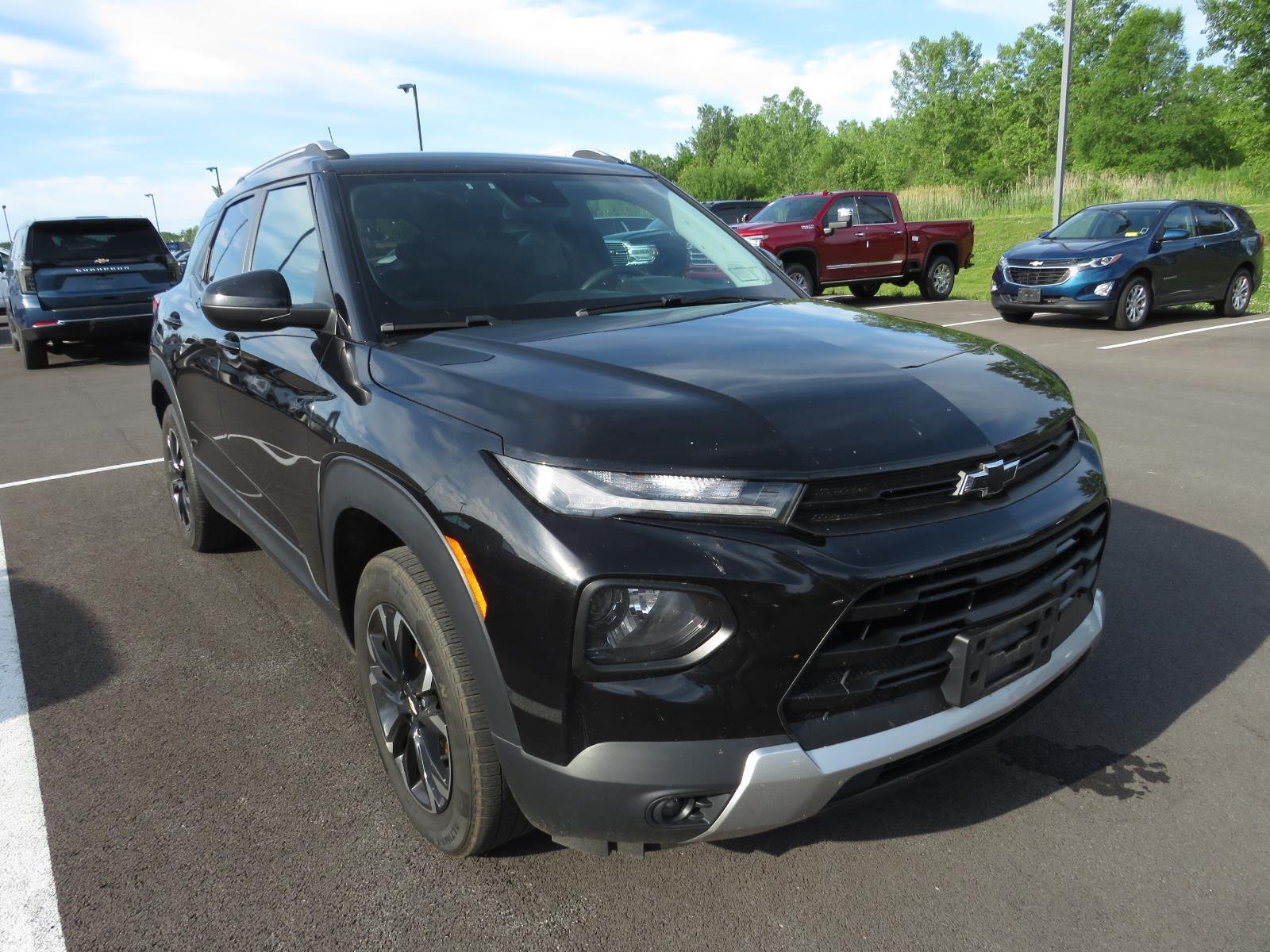 Used 2021  CHEVROLET TRUCK  image 2
