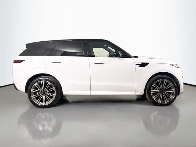 New 2026 Fuji White Land Rover Dynamic SE image 4