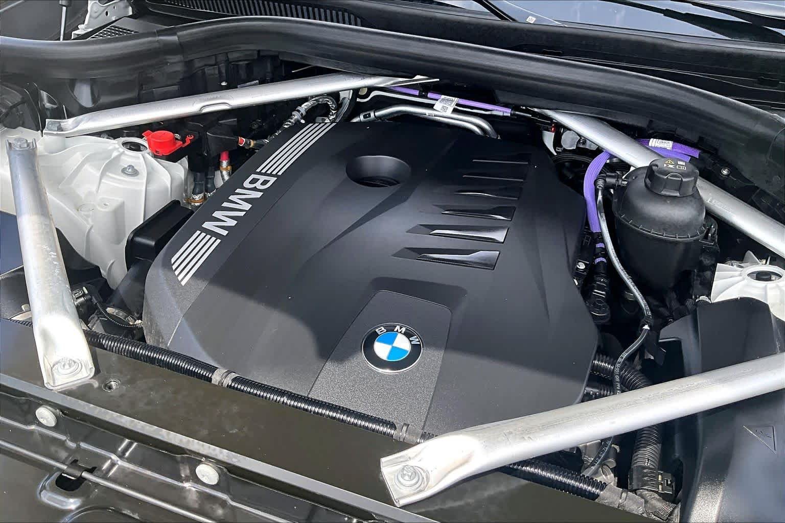 Used 2025 Alpine White BMW xDrive40i image 32