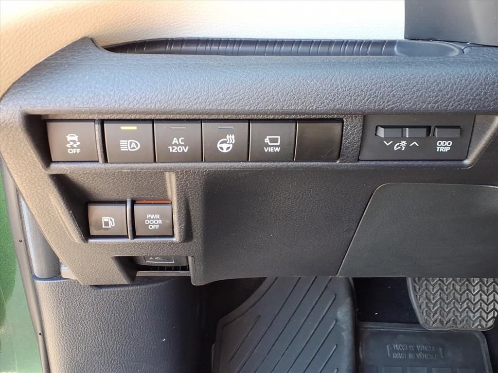 Used 2024  Toyota Platinum image 21