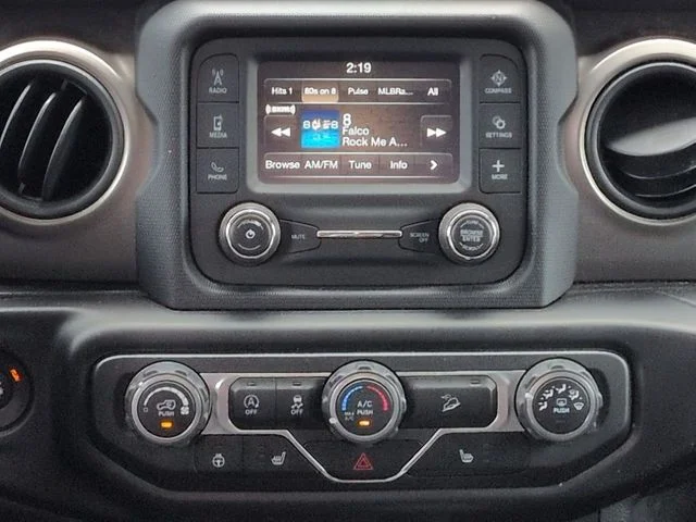 Certified Used 2020 Bikini Pearlcoat Jeep Unlimited Sport S image 18