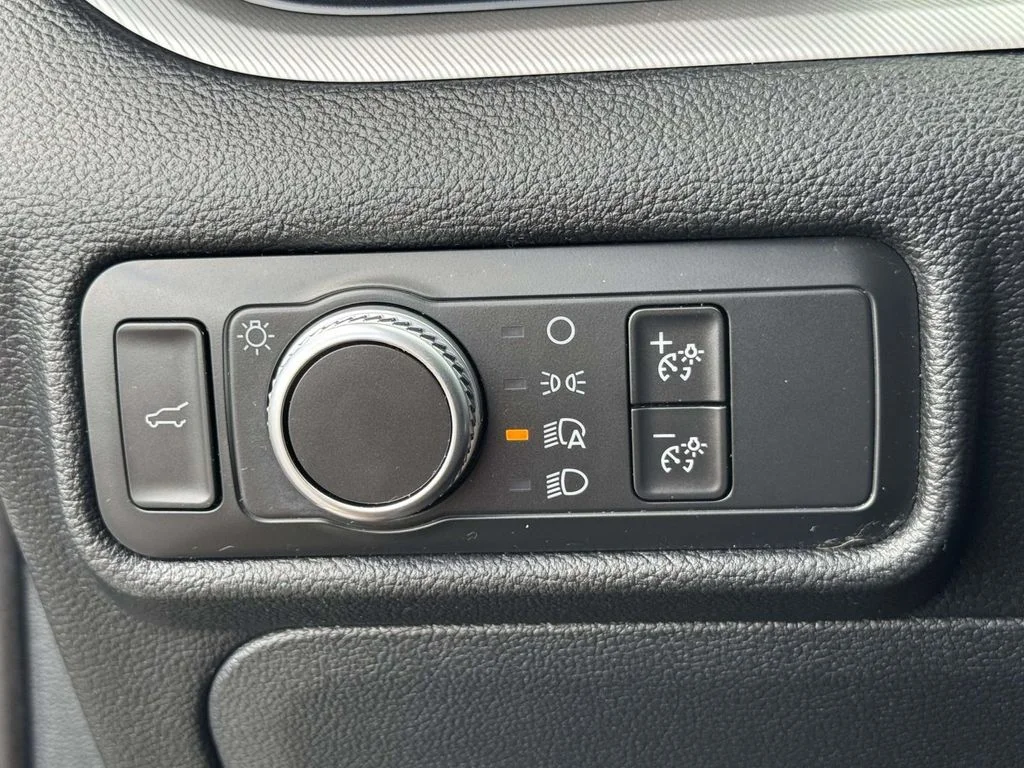 Used 2020 Black Ford XLT image 25