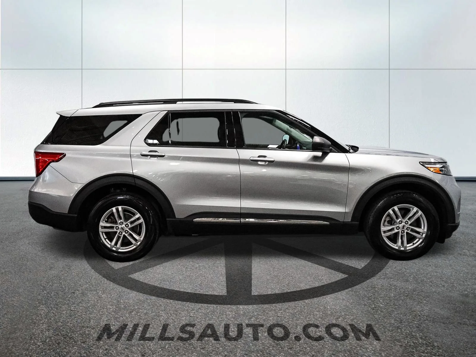 Certified Used 2024 Iconic Silver Metallic Ford XLT image 9