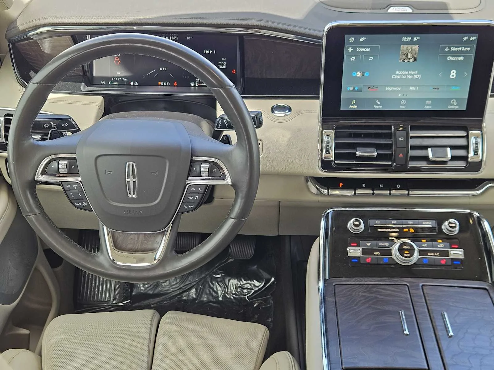 Used 2021 Signature Navy Lincoln Reserve image 26