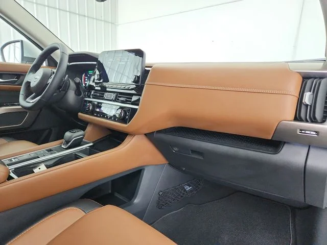 Used 2025 Silver Nissan Platinum image 47