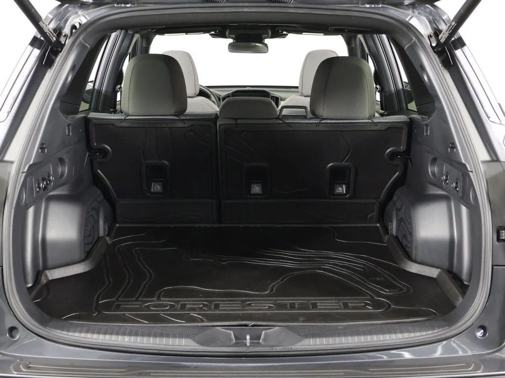 Used 2025 Gray Metallic Subaru Premium image 19