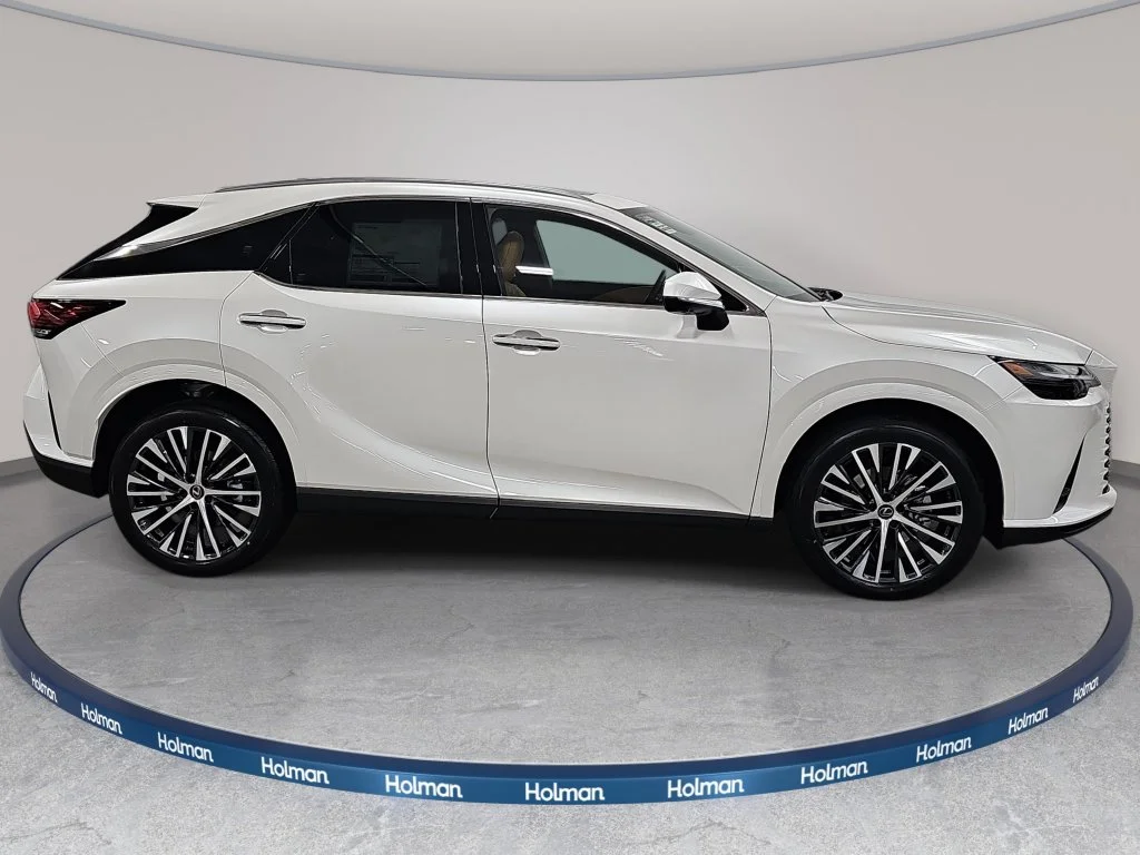 New 2026 Eminent White Pearl Lexus PREMIUM PLUS image 4
