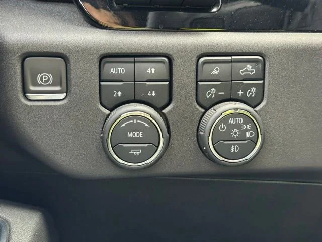 Used 2024 Summit White Chevrolet High Country image 36
