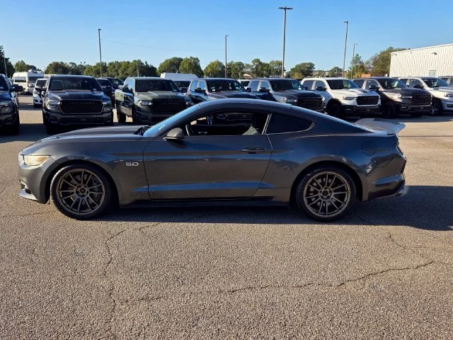 Used 2015  Ford GT image 4