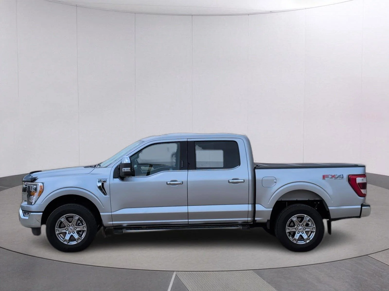 Used 2023 Iconic Silver Metallic Ford LARIAT image 2