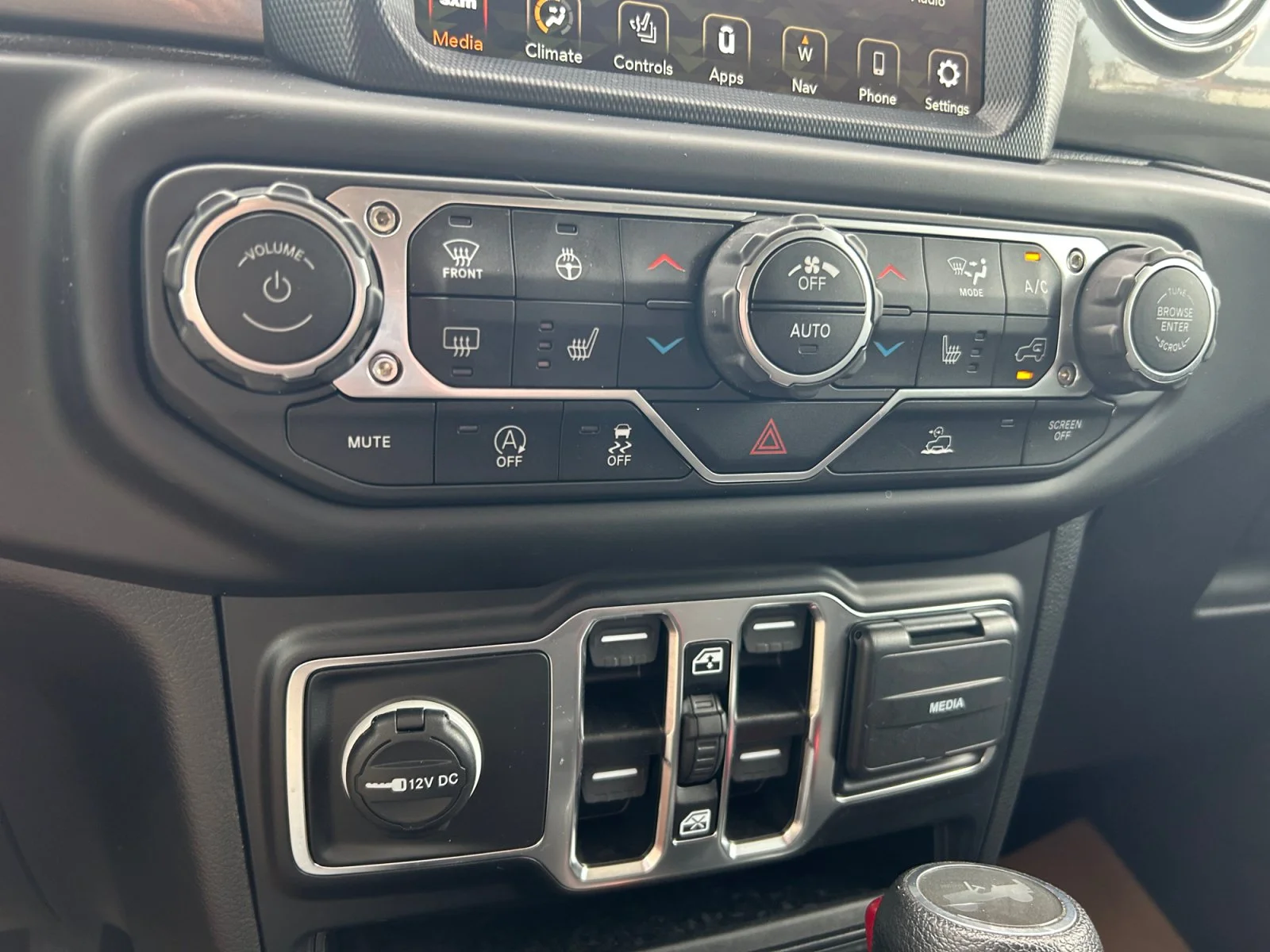 Used 2023 Granite Crystal Metallic Jeep SAHARA image 20