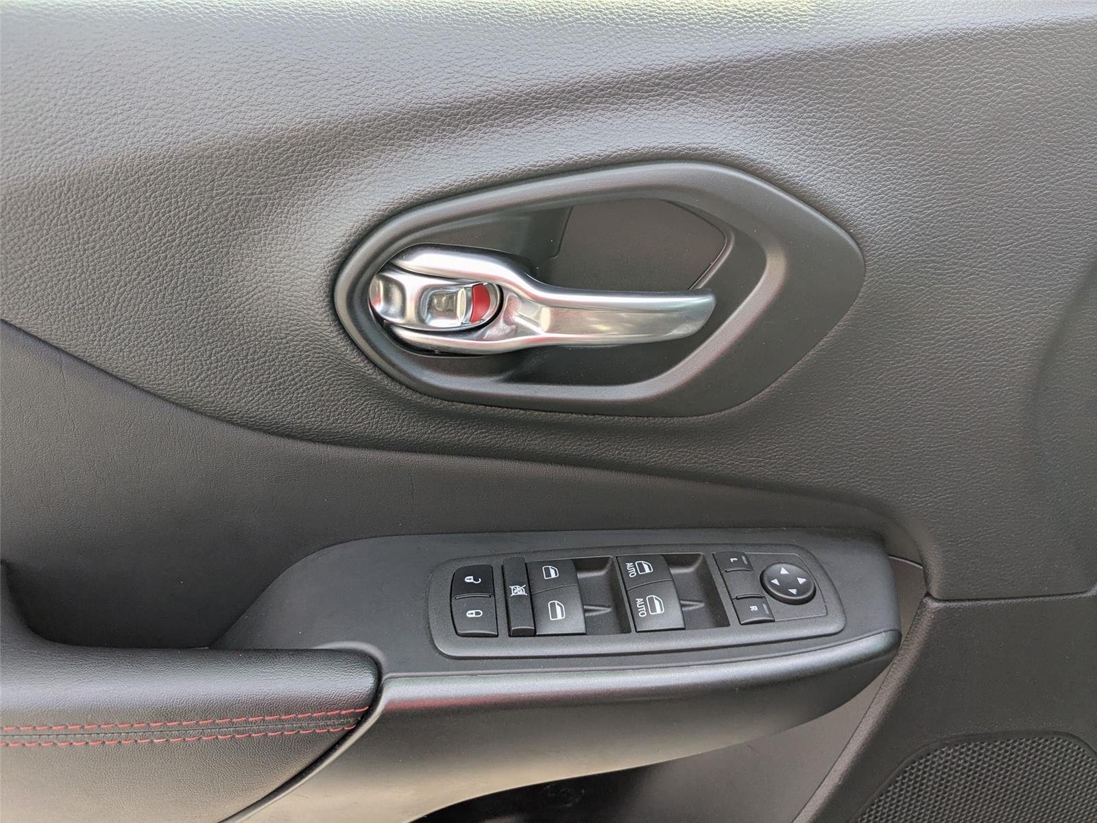 Used 2022 GRAY Jeep Trailhawk image 11