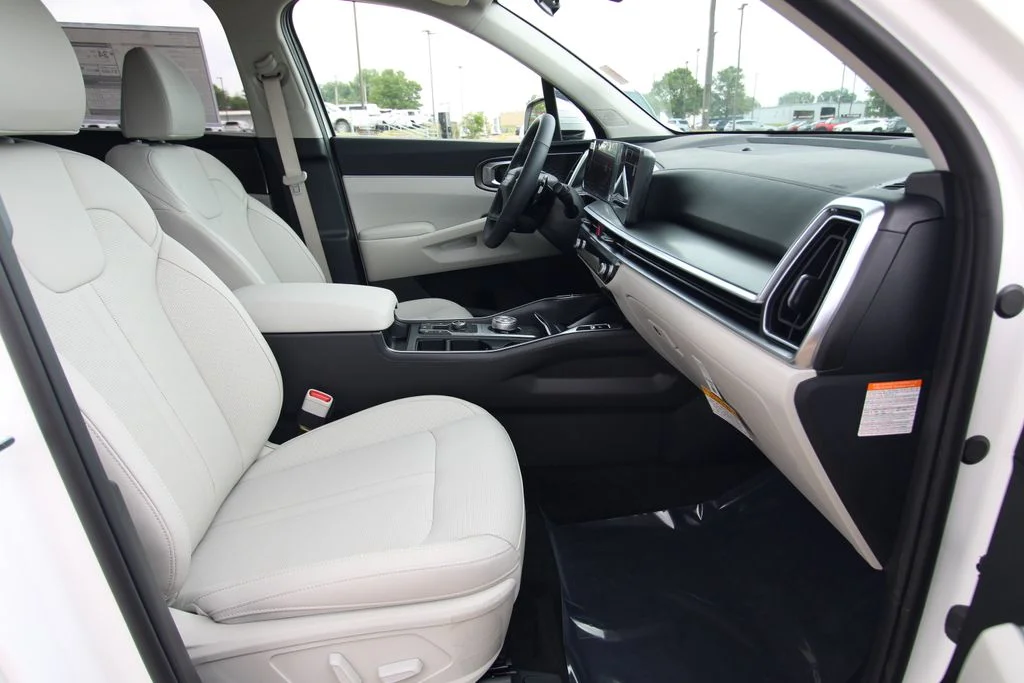 New 2026 Snow White Pearl Kia EX image 8
