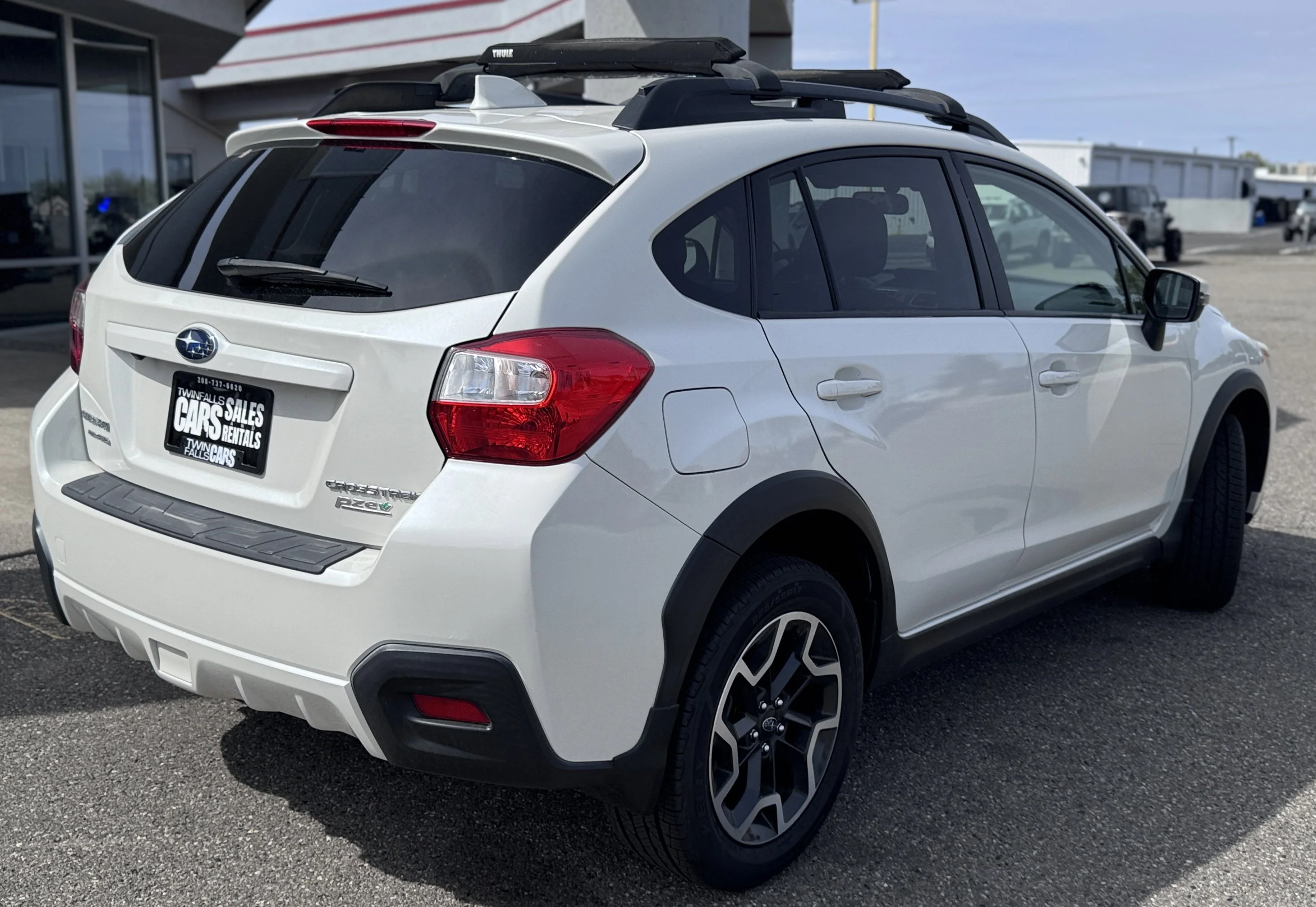 Used 2017 Crystal White Pearl Subaru Limited image 8