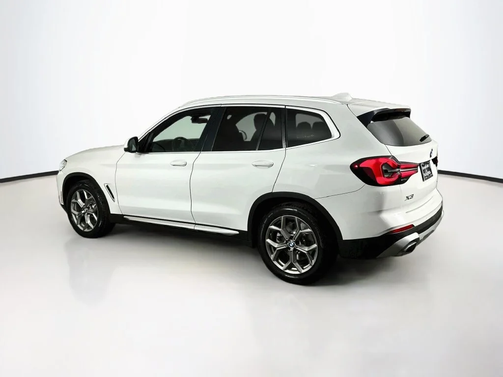 Used 2022 White BMW xDrive30i image 4