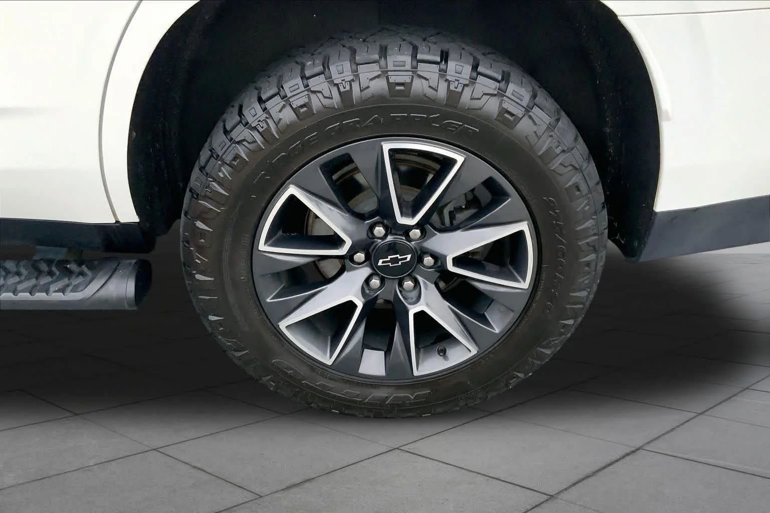 Used 2021 Summit White Chevrolet Z71 image 10