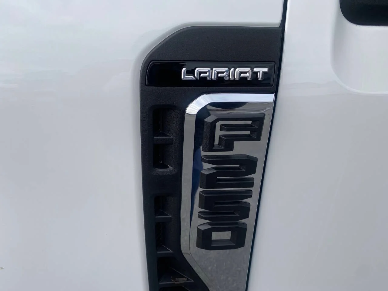New 2026 Star White Metallic Tri-Coat Ford F-250® Lariat® image 11