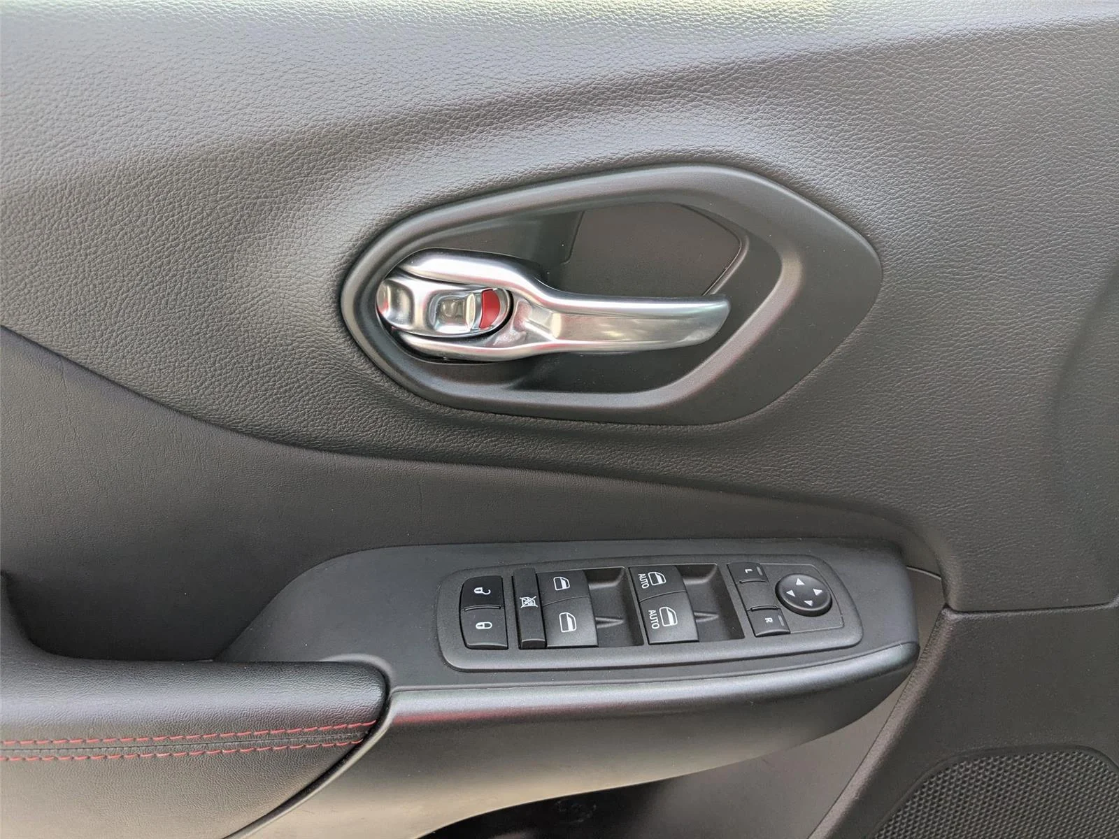 Used 2022 GRAY Jeep Trailhawk image 11