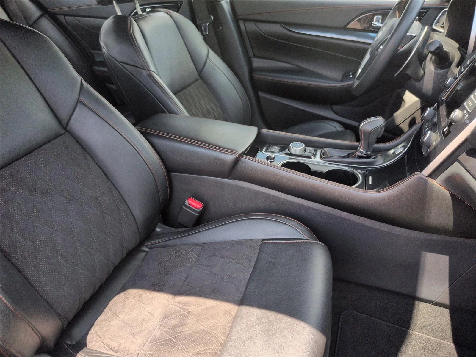Used 2023  NISSAN SR image 40