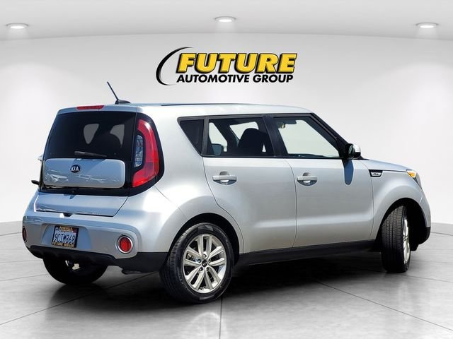 Used 2017 Silver Kia Plus image 4