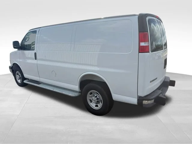 Used 2025 Summit White Chevrolet WT image 3