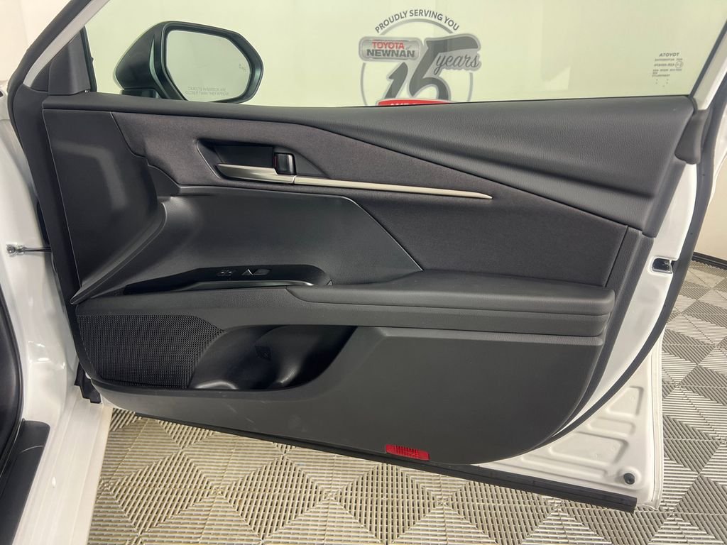 2025 Toyota Camry LE - Photo 14