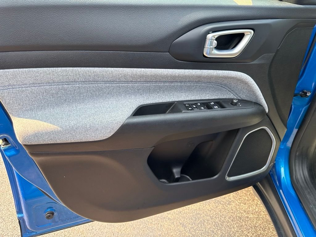 Used 2023 Blue Jeep Latitude image 20