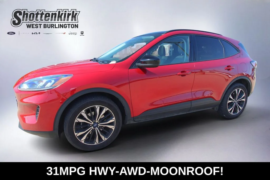 Used 2021 Red Ford SE image 1