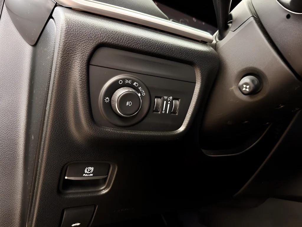 Used 2023 White Jeep Limited image 15