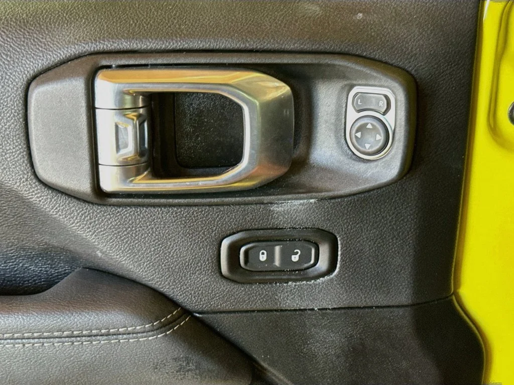 Used 2022  Jeep Unlimited Sahara 4xe image 19