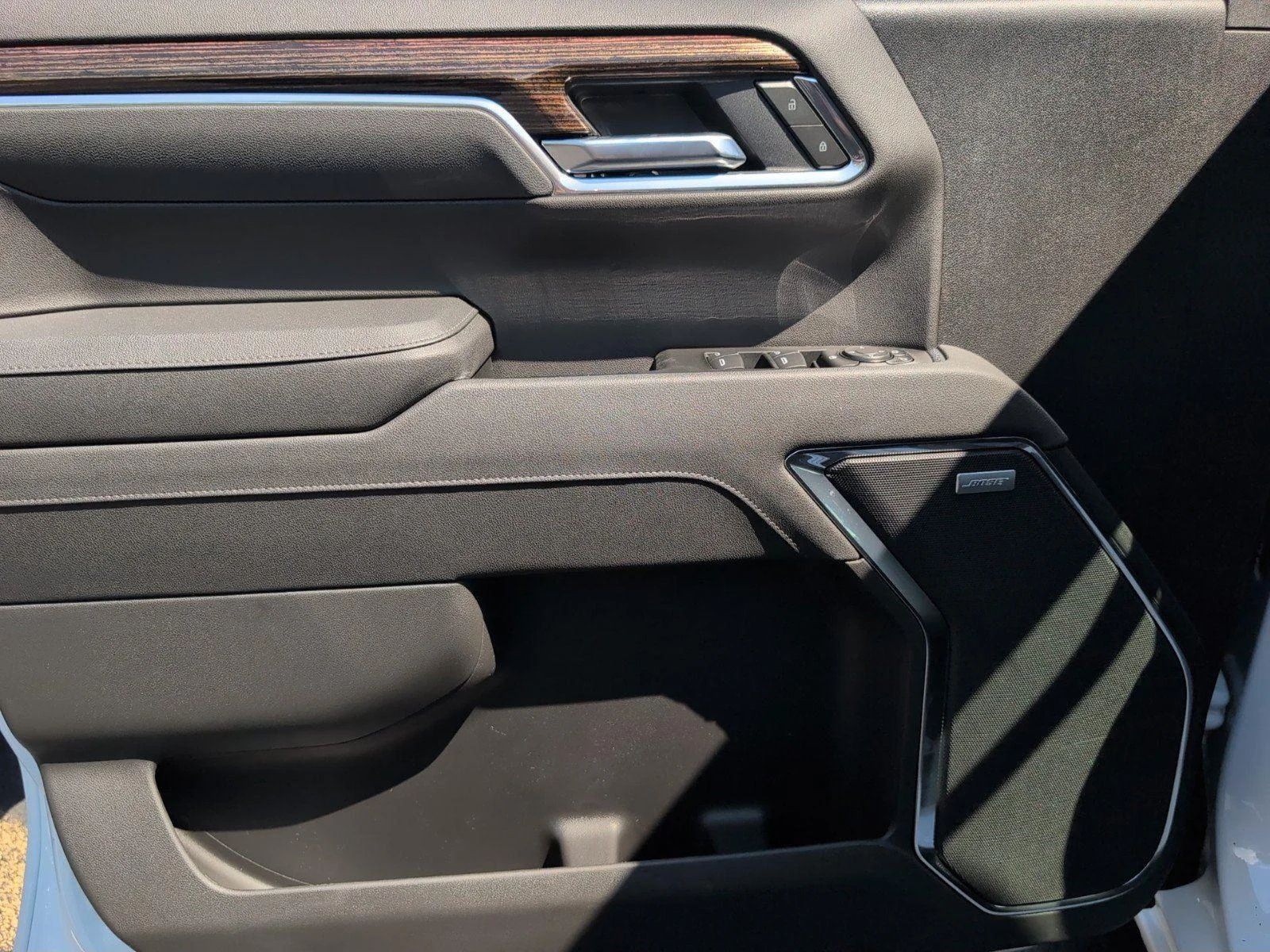 New 2026 Summit White GMC Elevation image 18