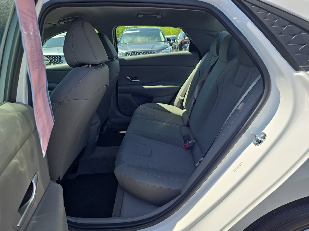 Used 2025 White Hyundai SE image 23
