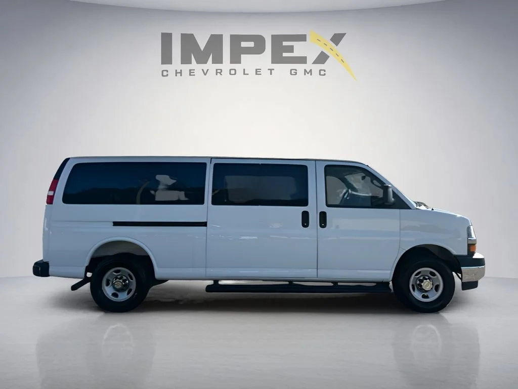 Used 2025 Summit White Chevrolet 1LT image 6