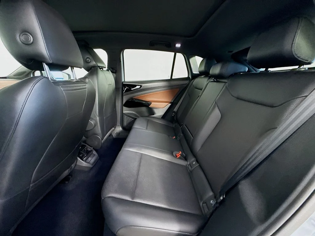Used 2021 Silver Volkswagen Pro S image 23