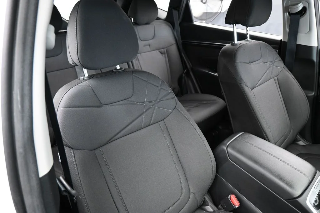 Used 2024 White Pearl Hyundai SE image 36