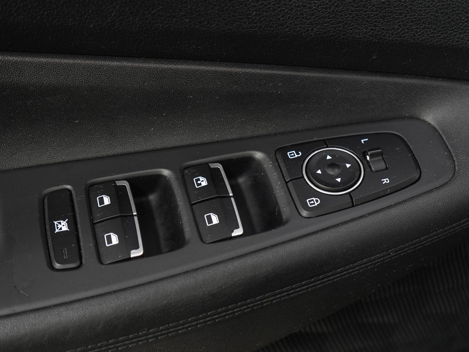 2020 Hyundai Santa Fe SE - Photo 21