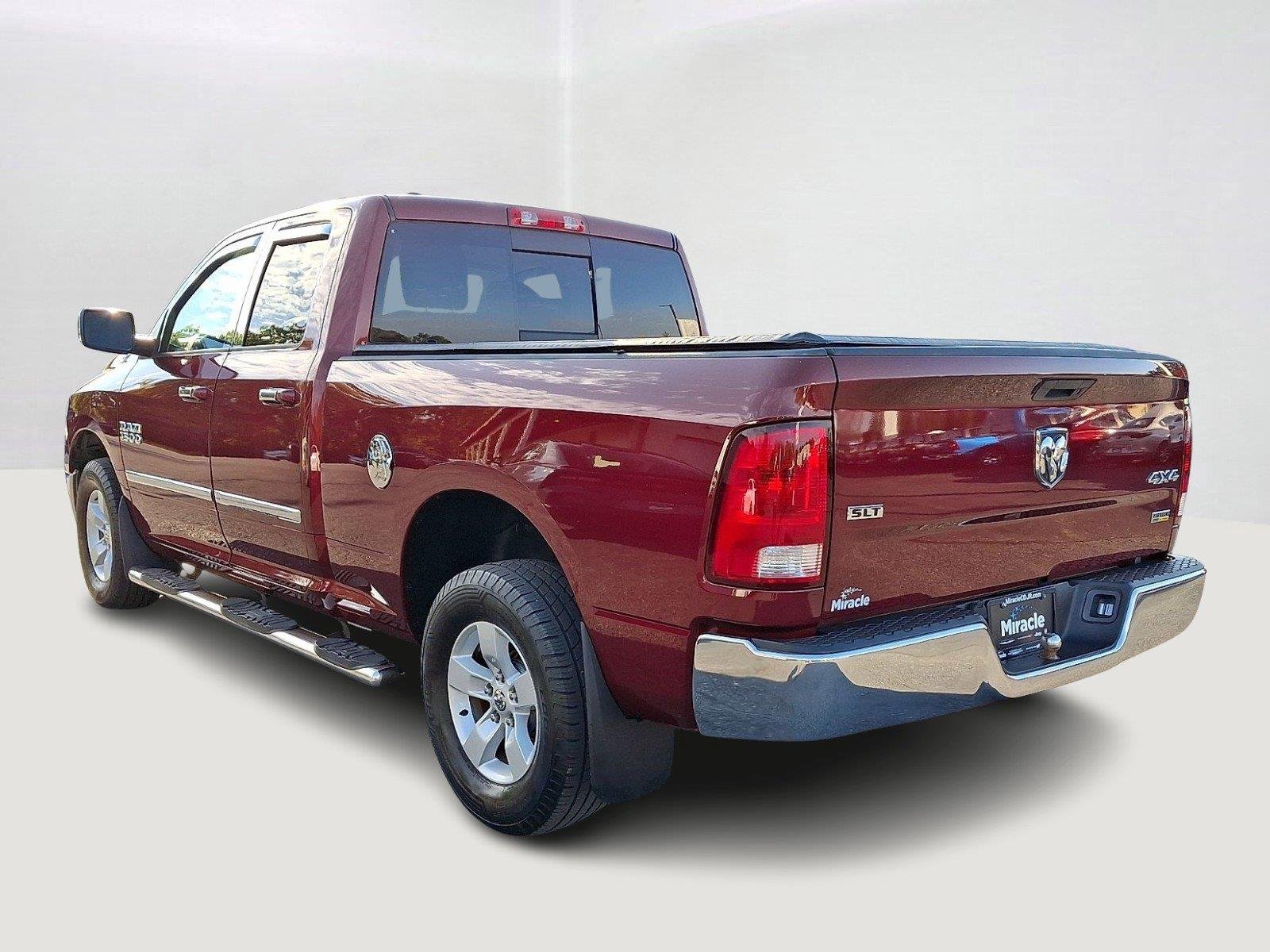 Used 2017 Delmonico Red Pearlcoat Ram SLT image 4