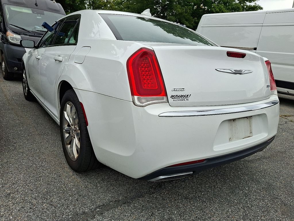 Used 2016 White Chrysler Limited image 3