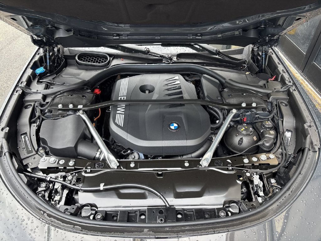 New 2027 Dravit Grey Metallic BMW  image 23