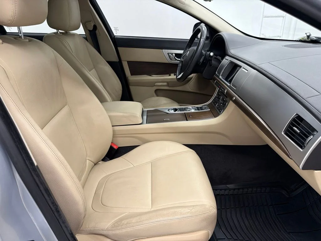 Used 2015  Jaguar 2.0T Premium image 29