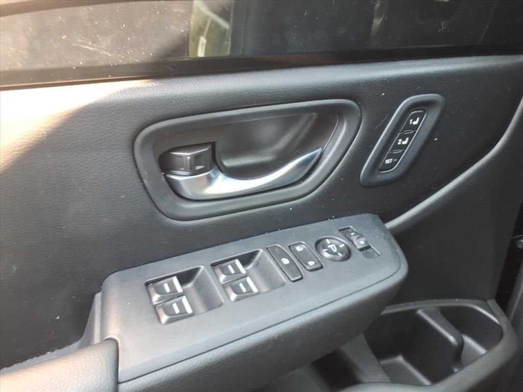 Used 2025 Black Honda EX-L image 16