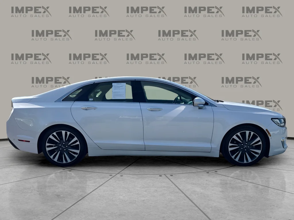 Used 2019 White Lincoln Reserve image 6