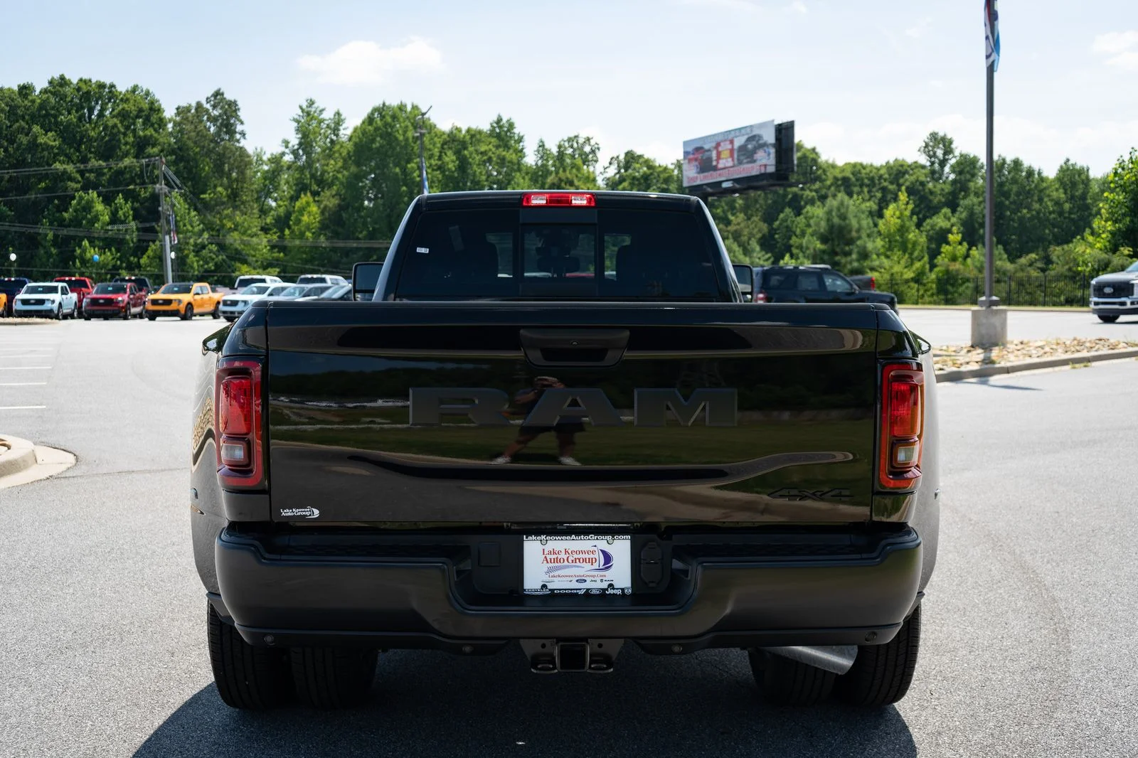 New 2026 Diamond Black Crystal Pearl-Coat Exterior Paint RAM Tradesman image 8