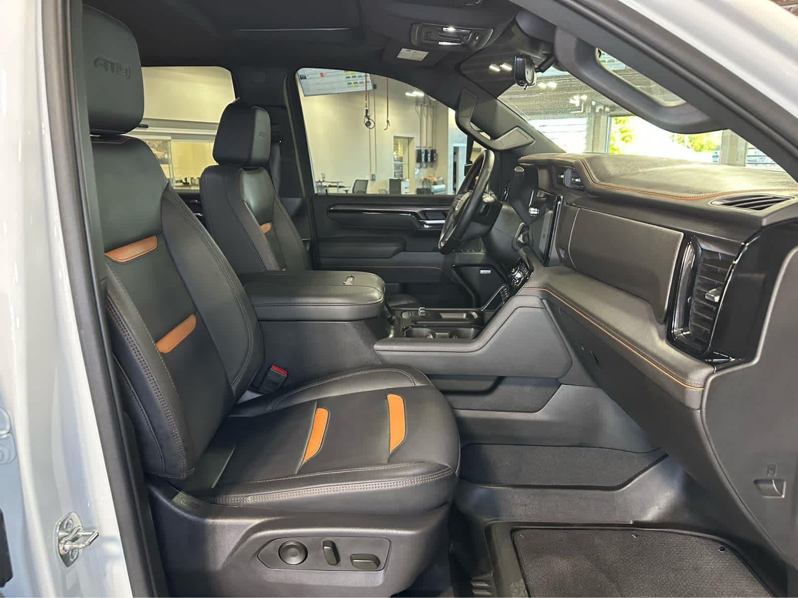 2025 GMC Sierra 3500HD AT4 - Photo 17