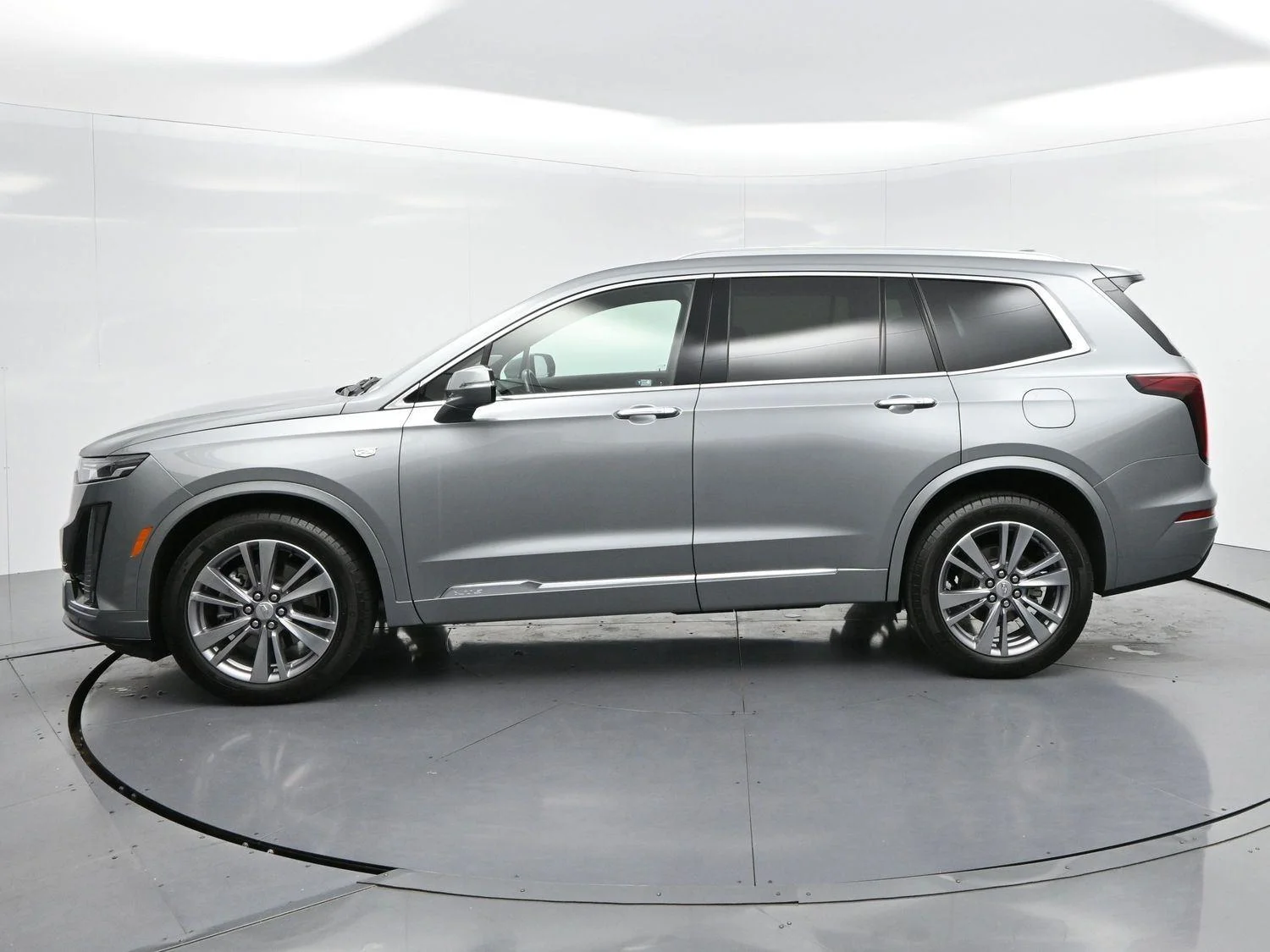 Used 2024 Argent Silver Metallic Cadillac Premium Luxury image 4