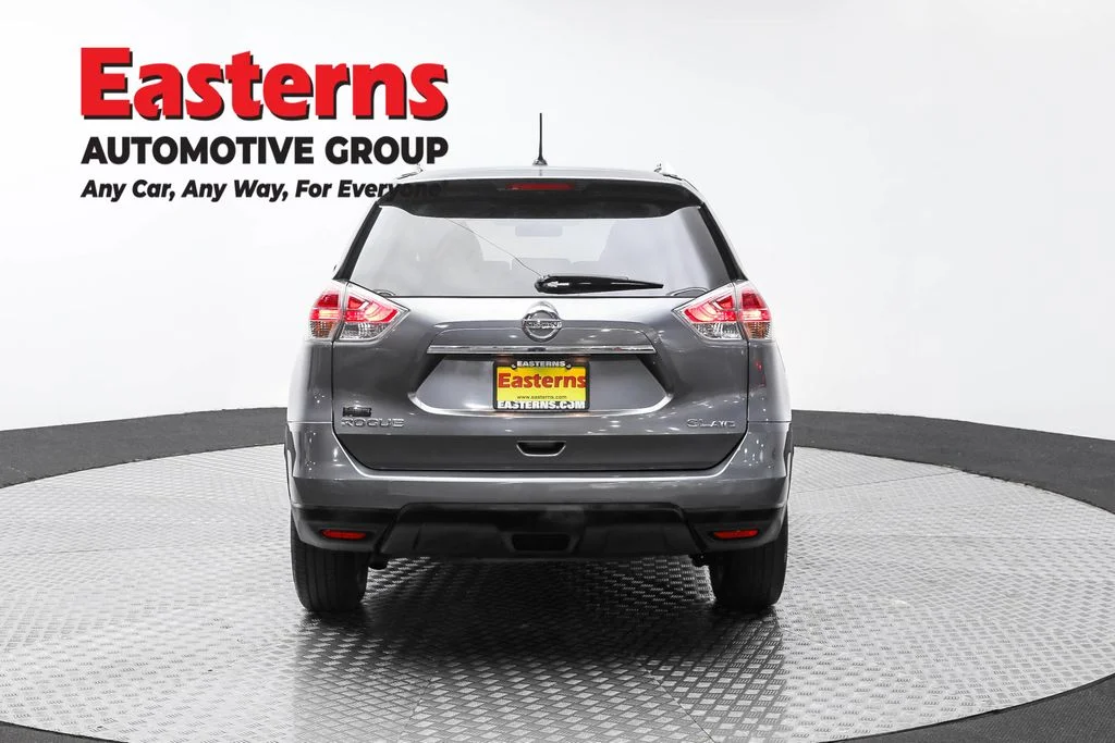 Used 2016 Gray Nissan SL image 6