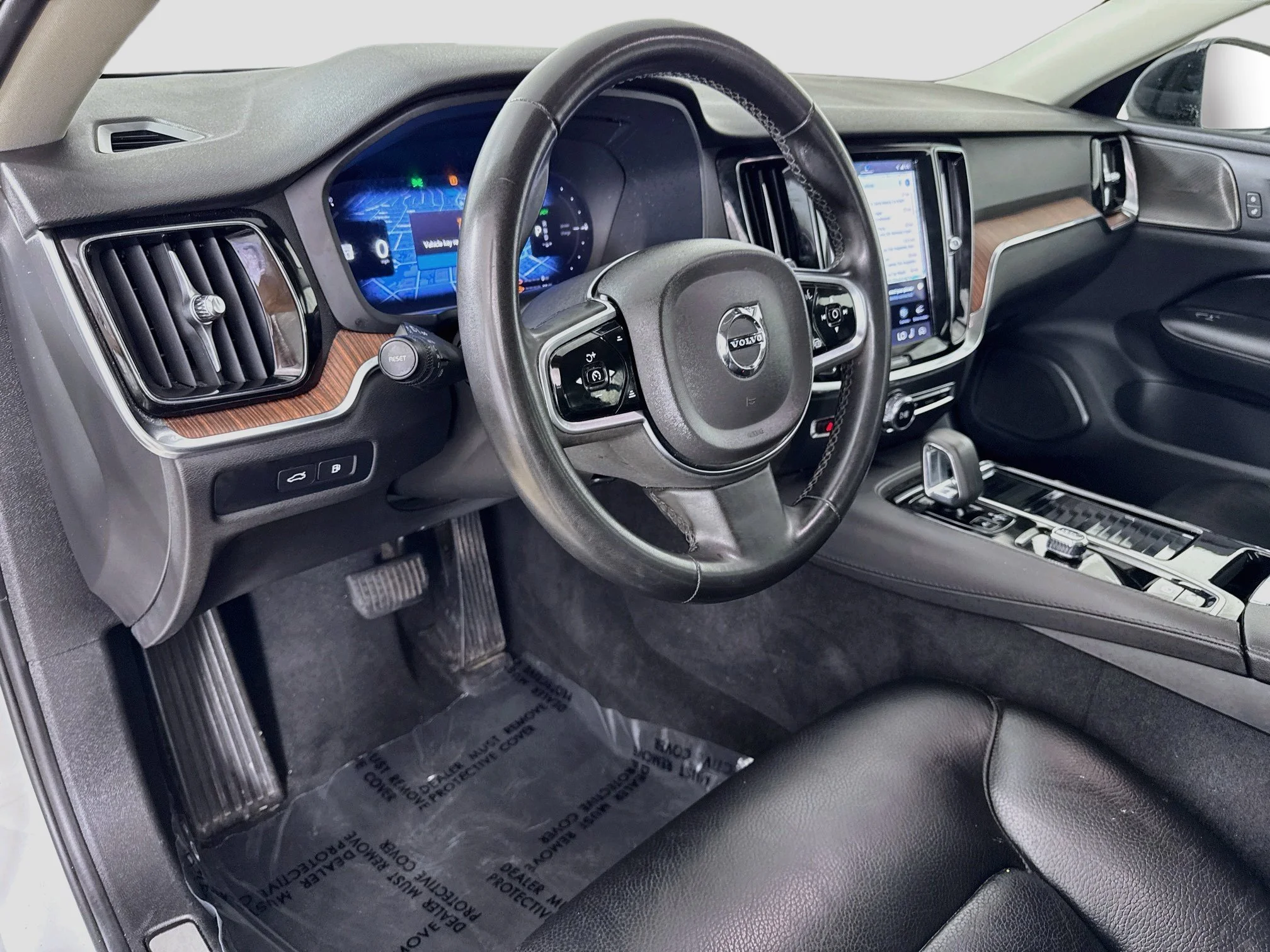 Used 2024 White Volvo Plus Dark Theme image 11