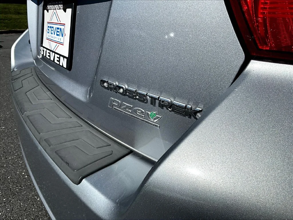 Used 2016 Ice Silver Metallic Subaru 2.0i Premium image 24